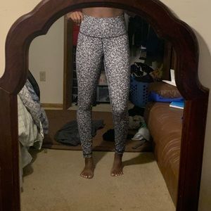 Black and white lulu leggings